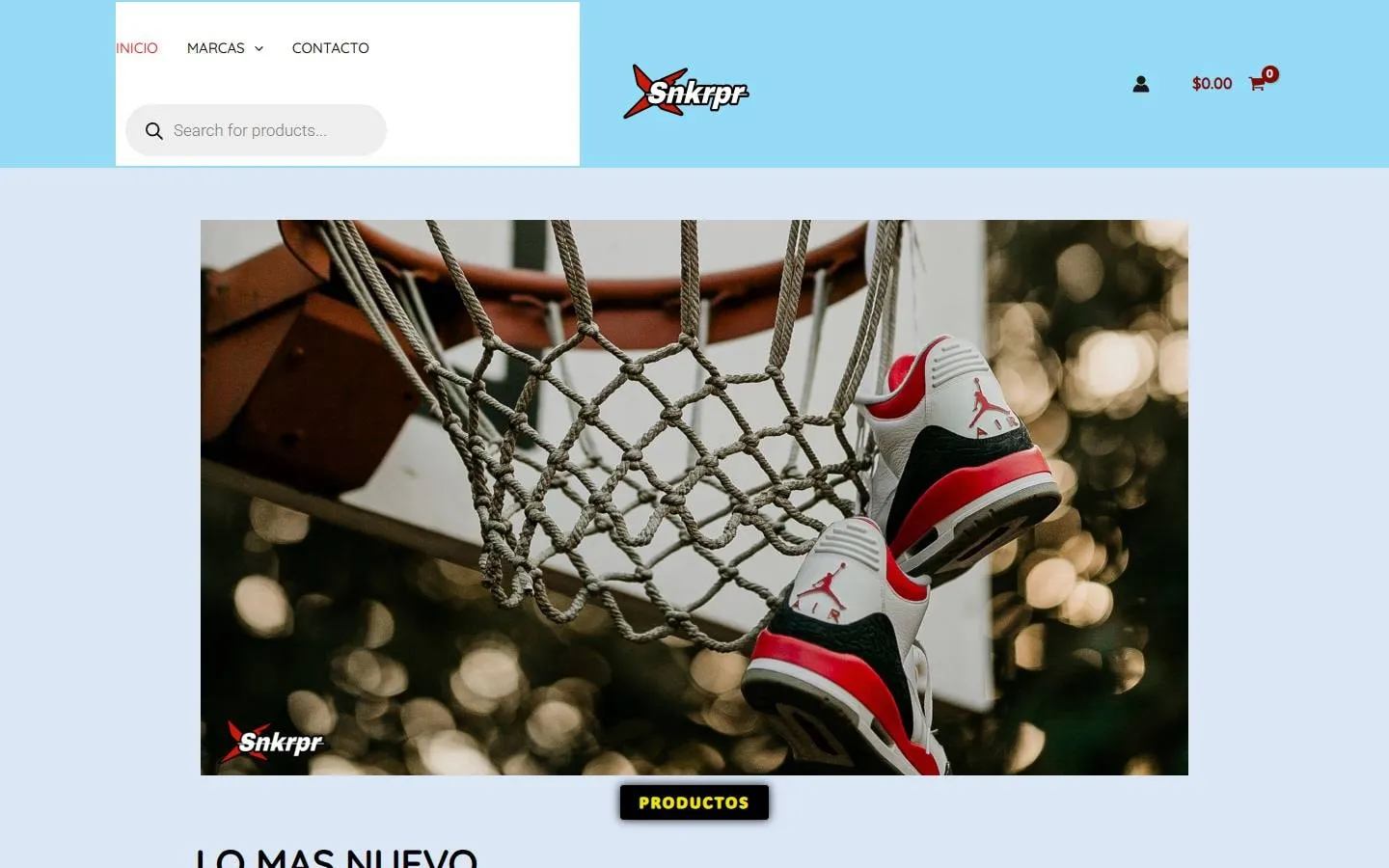 El website anterior de Snkrpr: una plantilla de WordPress con fondo celeste